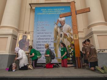 膜拜玛利亚圣母像